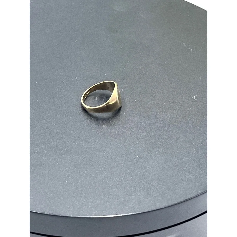 RJW Child Petite 10k Gold signet ring Sz 2.25 Vintage Gold Classic Ring SZ J